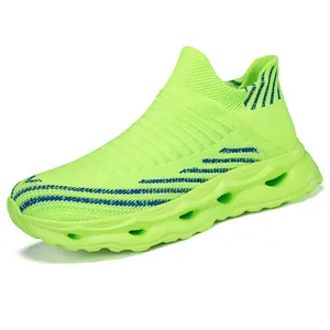 Baskets de course en maille vert fluo avec rayures bleues et semelle creuse amortissante