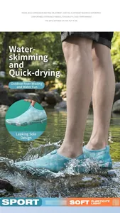 Sneldrogende waterschoenen met lichtblauw golfpatroon en functionele drainagezool