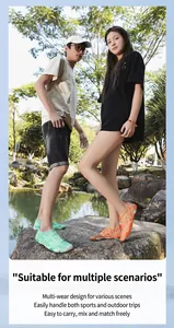 Ademende outdoor barefoot waterschoenen met antislipzool op rivierstenen