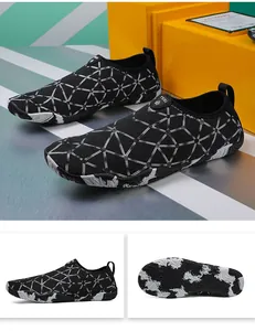 Detalle de la suela de goma camuflaje antideslizante y zapatillas transpirables de trekking