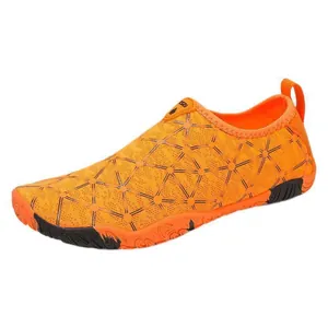 Zapatos de agua naranjas de secado rápido con suelas de goma antideslizantes para senderismo