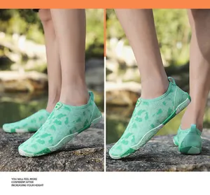 Detail van de mintgroene camouflage blotevoetenschoenen met ademend elastisch mesh