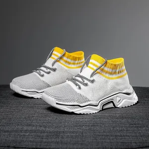 Sneaker in maglia traspirante per bambini con colletto giallo e suola in gomma