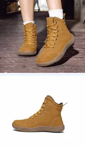 Dettaglio delle sneakers alte in nero e kaki con suole in gomma antiscivolo ammortizzate