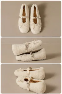 Dettagli scarpe Mary Jane in sherpa crema con fiocco decorativo e cinturino regolabile