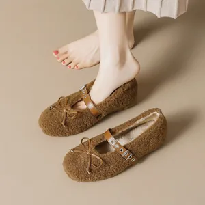 Ballerine Mary Jane marroni in peluche con fiocco e cinturino con fibbia metallica donna