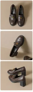 Details von dunkelbraunen matten Leder-Loafers mit goldener Blumenschnalle und Blockabsatz