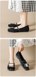 Détails de ballerines Mary Jane en velours noir avec strass et boucle en cristal