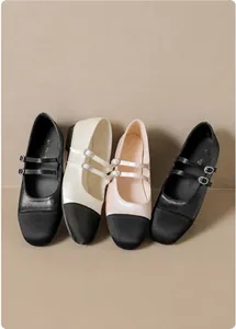 Vue à plat de ballerines Mary Jane élégantes avec boucles strass et bout contrasté