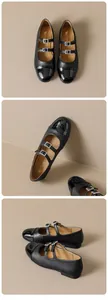 Détails de ballerines Mary Jane noires avec bout à motif rose et trois brides à boucle
