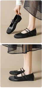 Détails de ballerines Mary Jane noires avec boucles en strass et bout en tissu chic