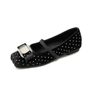 Ballerines Mary Jane en velours noir avec strass à pois et boucle sur le bout carré