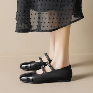 Ballerines Mary Jane noires de style français avec bout contrasté et doubles brides