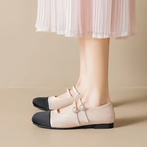 Ballerines Mary Jane bicolores beige et noir avec boucles en perles de style vintage