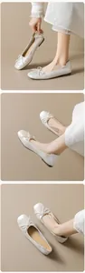 Tres vistas de bailarinas tejidas blancas con lazos delicados y diseño de punta cuadrada