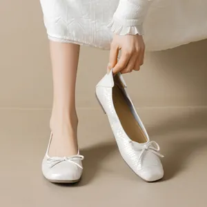 Bailarinas tejidas blancas con punta cuadrada y lazo delicado para un estilo femenino