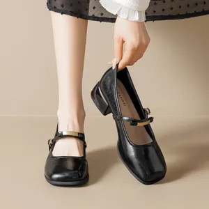 Chaussures Mary Jane noires avec bout carré et talons épais pour un style vintage