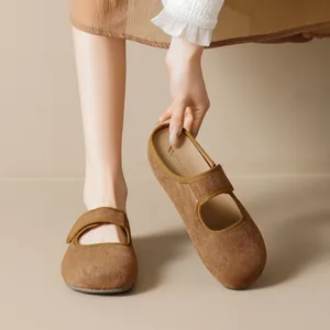 Scarpe Mary Jane vintage in pelle scamosciata marrone con cinturino a strappo