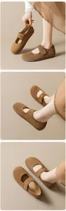 Trois vues de ballerines Mary Jane en daim marron avec bride auto-agrippante