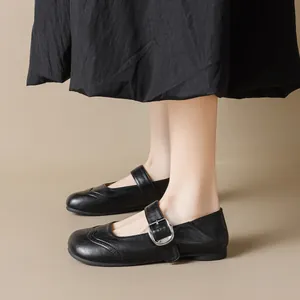 Bailarinas Mary Jane negras retro con hebilla de cuero y detalles brogue elegantes