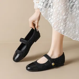 Ballerines Mary Jane en tweed noir avec bout en cuir verni et boucle dorée
