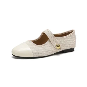 Chaussures Mary Jane plates en tweed beige avec bout cuir et bouton doré