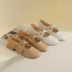 Klassische französische Plateau-Mary-Jane-Schuhe in Braun und Beige mit gekreuzten Riemen