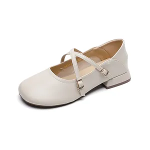 Französische cremefarbene matte Mary Jane Schuhe mit dicker Sohle und runder Kappe