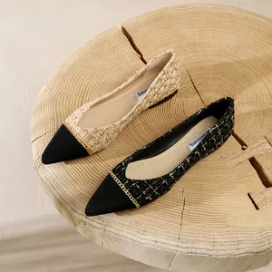 Women's pointed-toe flat shoes in tweed with elegant metal chain and classic toe cap