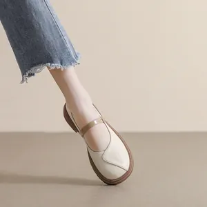 Chaussures Mary Jane crème à semelle plateforme en caoutchouc et cuir mat avec jean