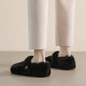 Mules chic in ecopelliccia nera da donna con punta tonda e dettagli con fibbia