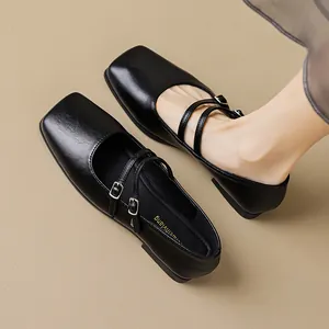 Klassische schwarze Mary Jane Ballerinas mit eckiger Zehenpartie und Doppelriemen