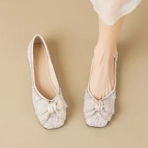 Elegante spitze Ballerinas mit Schleife und glitzernden Pailletten für Damen in Champagner