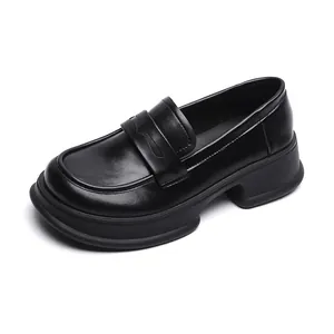 Mocassini classici in pelle nera da donna con suola platform spessa e plantare morbido
