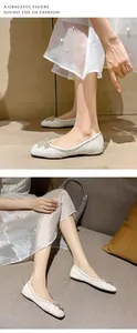 Dettaglio di ballerine piatte a punta quadrata con fiocco strass e stile elegante