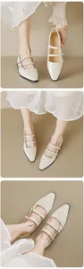 Detailansichten beige Mary Jane Ballerinas mit Dreifach-Riemen und spitzer Quadratform