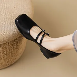 Klassische schwarze Mary Jane Ballerinas mit eckiger Zehenpartie und Doppelriemen