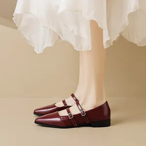 Elegante weinrote Mary Jane Ballerinas mit eckiger Zehenpartie und zwei Riemen für Damen