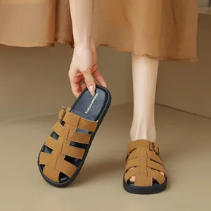 Brown woven Roman closed-toe flat mules in French retro style for women summer outdoor