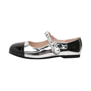 Scarpe Mary Jane stile francese con punta tonda in argento metallizzato e vernice