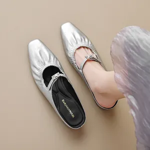 Mules Mary Jane à Bout Carré Français pour Femmes en Microfibre Plissée avec Petit Talon Bloc et Bride à Boucle Loafers Décontractés