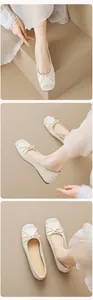 Detalle de bailarinas de punta cuadrada con lazo y puntera texturizada color crema