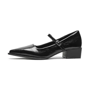 Zapatos Mary Jane negros de punta con acabado brillante texturizado y tacón ancho