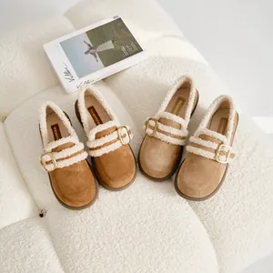 Winter-Plateau-Slipper in Braun und Beige mit Sherpa-Futter und schicken Metallschnallen