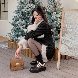 Mocasines con plataforma marrones con forro de pelo y conjunto de lana de invierno