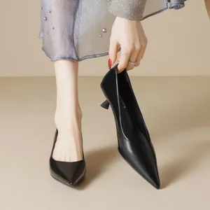 Elegant black pointed-toe kitten heel pumps in smooth leather for professional commute