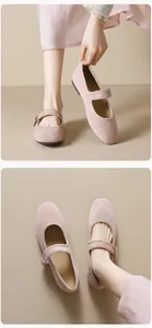 Détails des ballerines Mary Jane en daim rose avec bout rond et boucle métallique