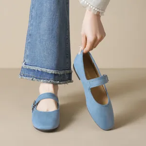 Ballerines Mary Jane rétro françaises en daim bleu clair avec bride à boucle réglable