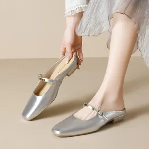 Sabot Mary Jane argento metallizzato con punta squadrata e tacco basso da donna