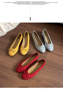 Ballerines plates à bout rond en daim jaune, bleu et rouge avec nœuds élégants